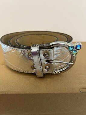 Silver metallic cracked leather belt.